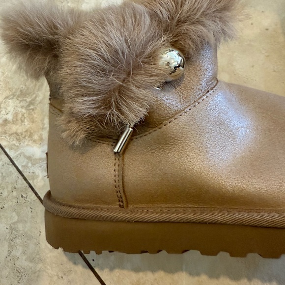 Authentic genuine rare sold-out UGG booties, gold sparkle, gold clasp, sz 8-7.5 - Picture 5 of 5